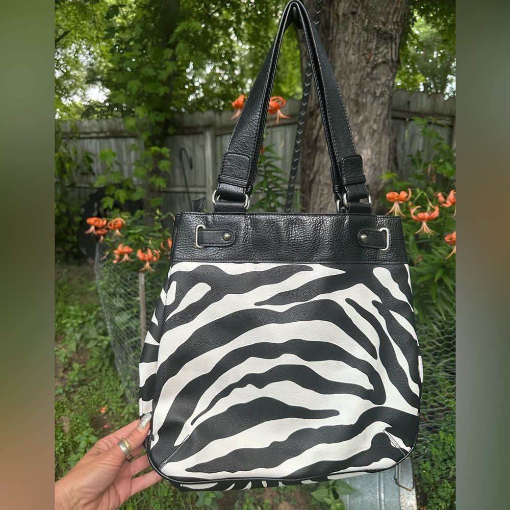 Ny&C Gorgeous Large Zebra Print Tote, Love This B… - image 8